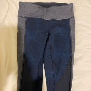 Multi patterned blue cropped lululemon leggings